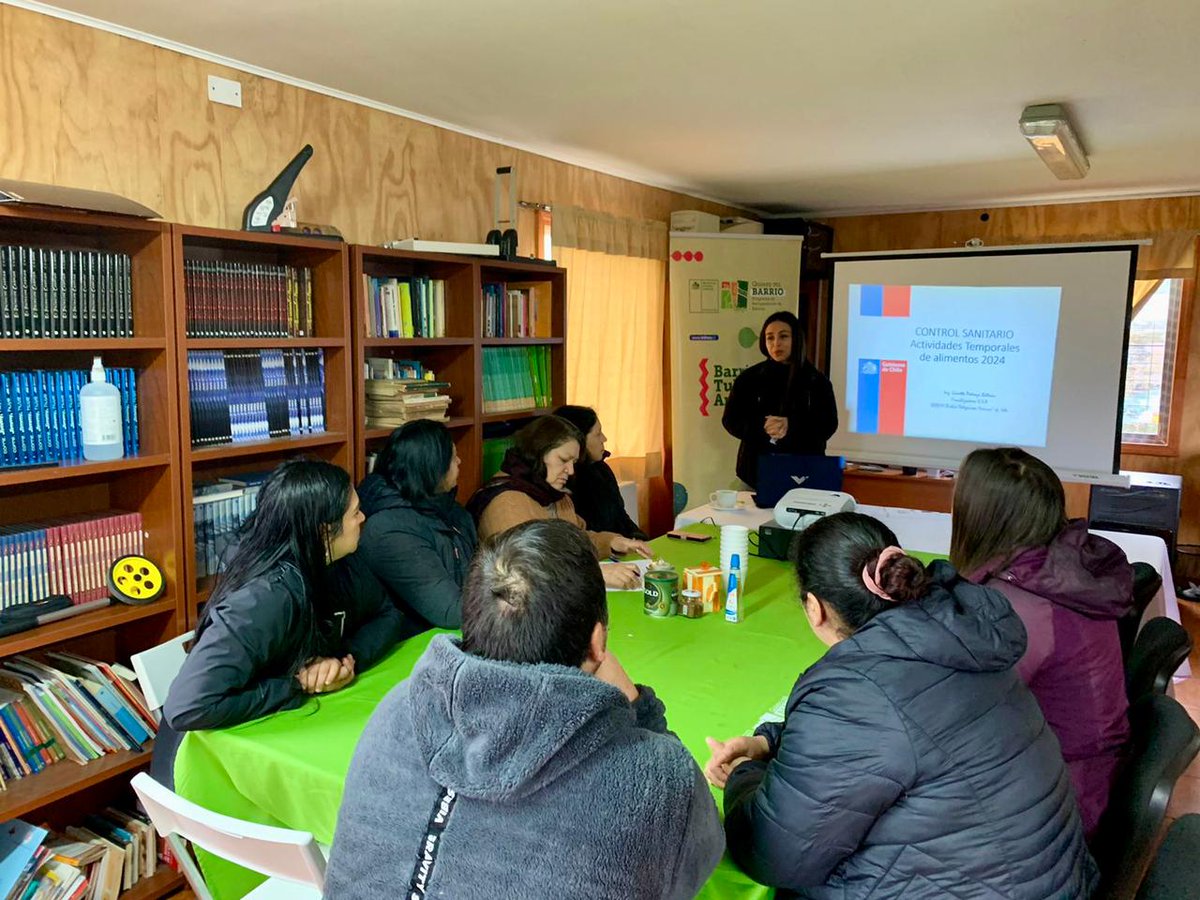seremisalud8's tweet photo. Equipos de la Autoridad Sanitaria realizan charla de requisitos sanitarios por celebración de San Pedro y el Día del Pescador 🎣 en Tubul, que se celebrará el sábado 29 de junio. 📅 https://t.co/6sQb1GAxqe