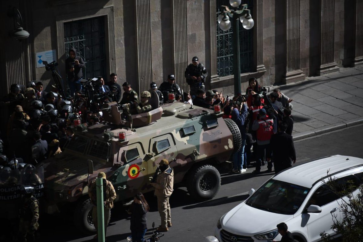 KawsachunNews's tweet image. BREAKING: Bolivian armed forces have surrounded the government palace in Bolivia's Plaza Murillo in an apparent coup attempt.