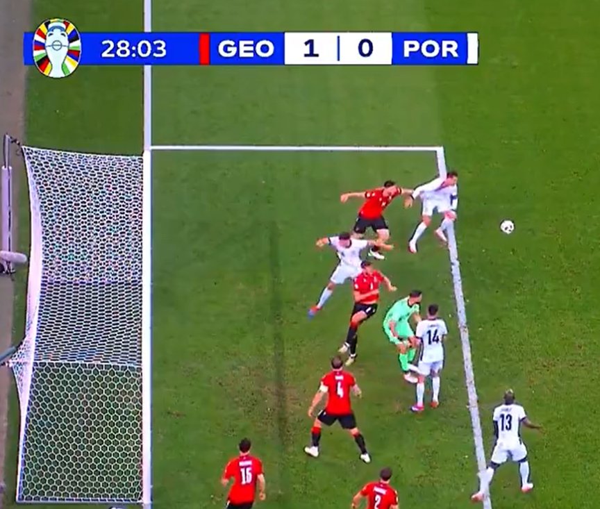 Inacreditável isto não ser penalti!