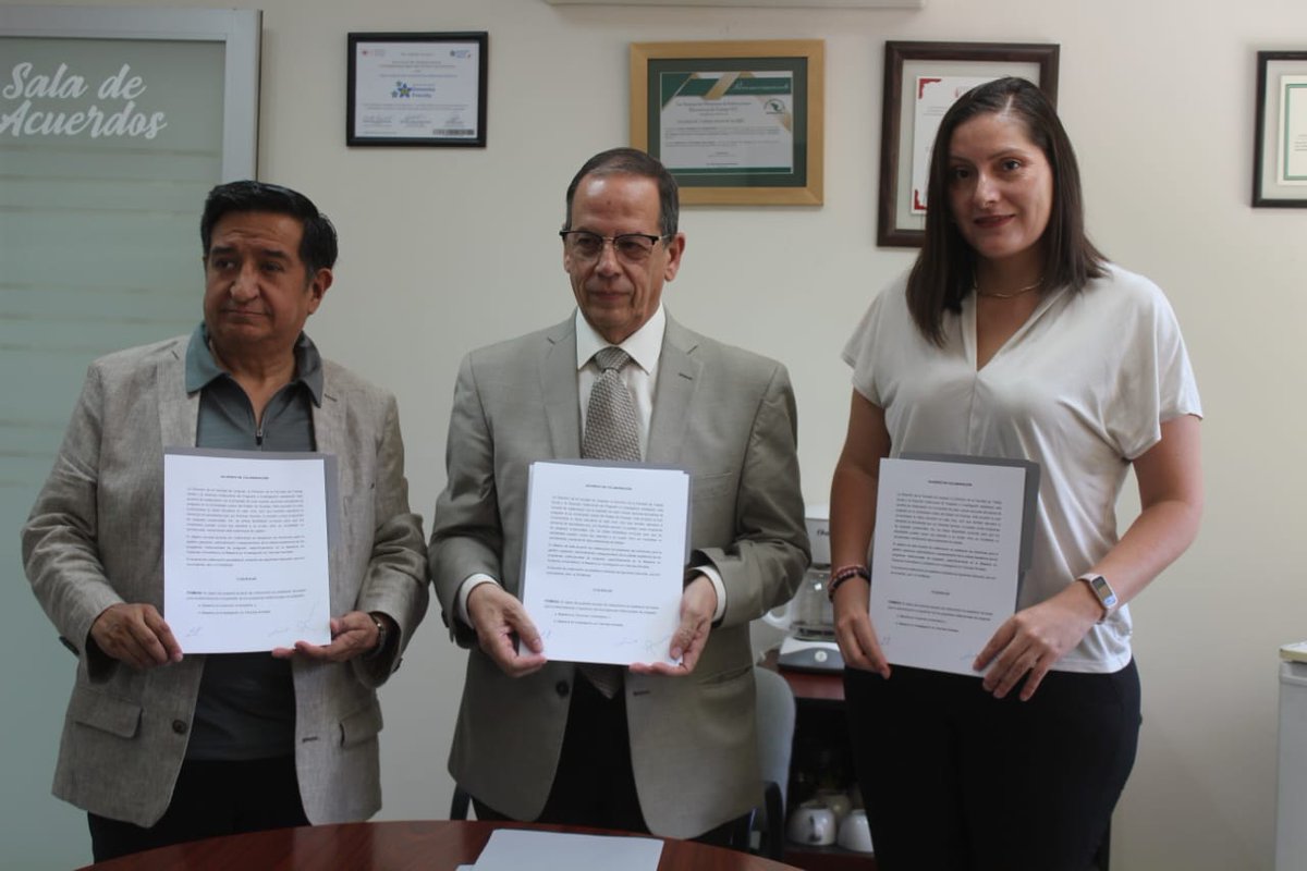 #UJEDInforma Se firmó convenio de colaboración entre la #DIPIUJED, las Facultades de Trabajo Social, y de Lenguas, para fortalecer la oferta educativa con dos nuevas Maestrías: de Docencia Universitaria, y en Investigación en Ciencias Sociales. #SomosUJED #ACH_JIR_UJED