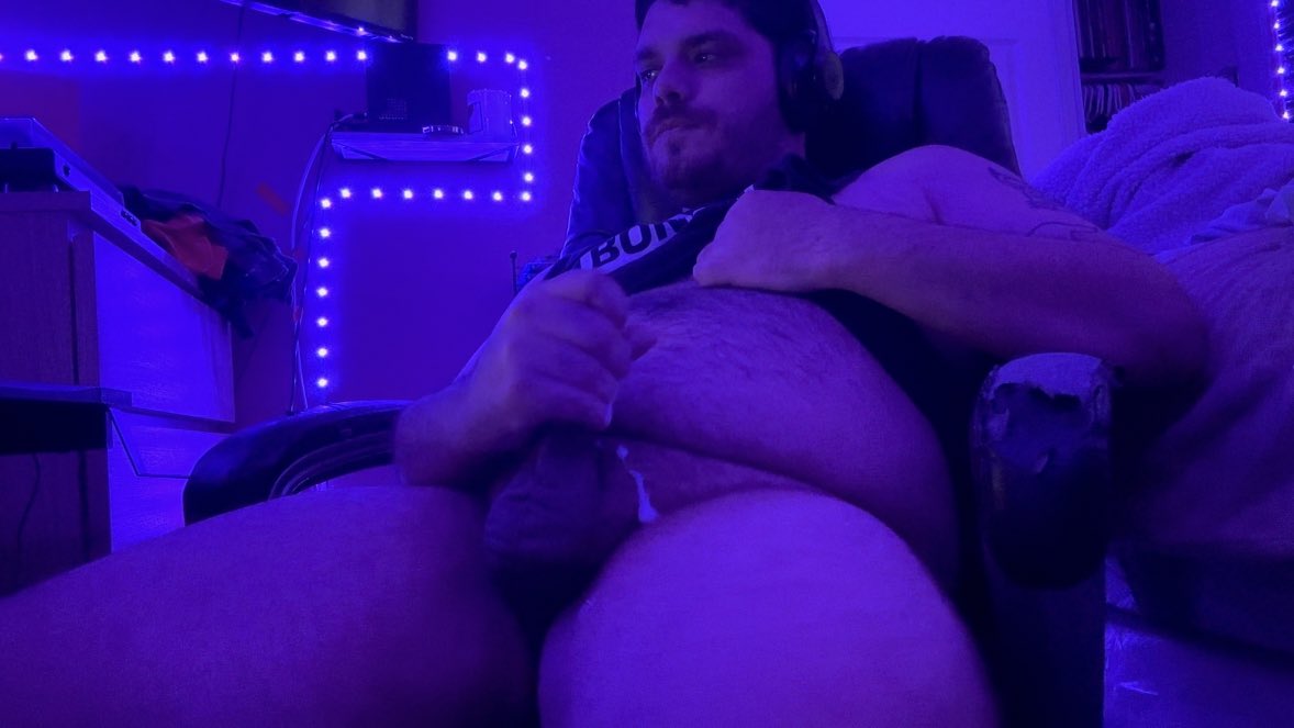 gxmer_gxxner's tweet photo. Editing a cumpilation 🙈 retweet if i can send you this 10 minute video https://t.co/v38xLI7eEO