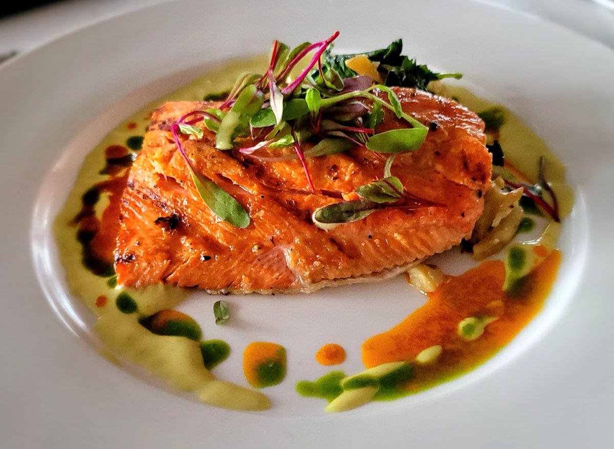 Copper River Sockeye Salmon is In the house tonight and all week! 🐟 ☀️
#sockeyesalmon #copperriversalmon #downersgroveillinois #chicagoeats #summerseafood