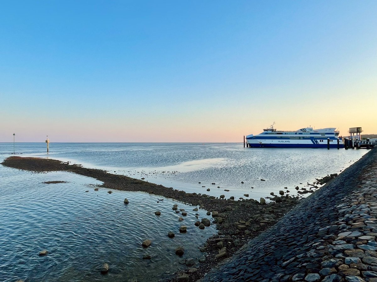 hierendaar's tweet photo. Het is even wandelen maar dan heb je ook wad 🙃 @vlieland #waddenzee #shortholiday #landscapes #landscapephotography #naturephoto #NaturePhotograhpy #wad https://t.co/Hd4en8LLVo