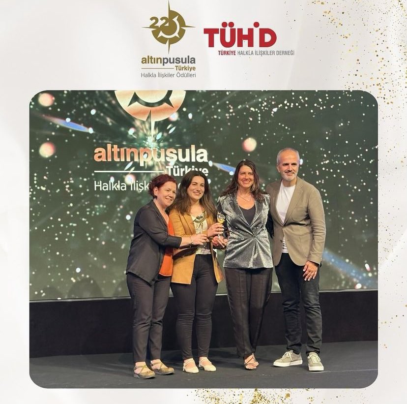 Dijital İletişim Entegre İletişim Kampanyası Ödülü; “Refika Birgül ile Superfresh Bi Yolculuk” projesiyle, SuperFresh ve Lorbi PR
<a href="/tuhid/">TÜHİD</a> <a href="/SuperFreshTR/">SuperFresh</a> <a href="/Lorbi_PR/">LorbiPR</a> 

#22AltınPusulaÖdülleri  #AltınPusula2024 #AltınPusulaÖdülleri #TÜHİD  #TürkiyeHalklaİlişkilerÖdülleri