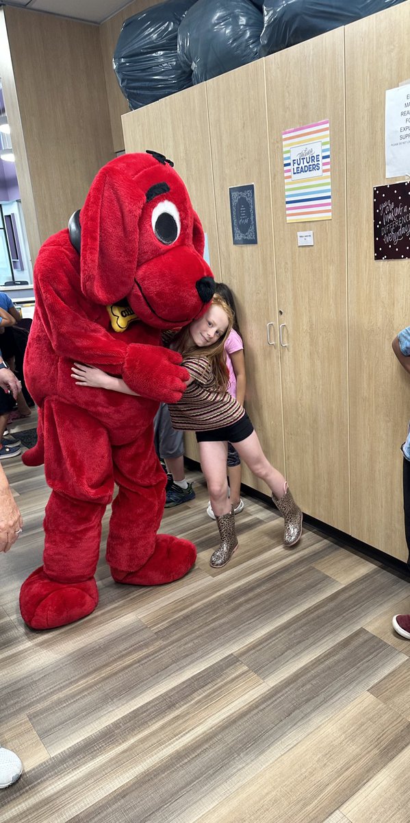 Delaware Elementary (@delaware_sps) on Twitter photo BEST #ExploreSPS afternoon EVER at <a href="/Delaware_SPS/">Delaware Elementary</a>! Clifford the Big Red Dog visited our school, handed out high 5ās, broke out some bussinā dance moves, & handed out books to celebrate reading! <a href="/officialSPS/">Springfield Public Schools</a> <a href="/JASteingraber/">Jason Steingraber</a> <a href="/officialSPS/">Springfield Public Schools</a> <a href="/DrGrenitaLathan/">Dr. Grenita Lathan</a> <a href="/Gary_Tew/">Gary Tew  ć½ļø</a>
<a href="/PrincipalYoung/">Stephanie Young</a> BEST #ExploreSPS afternoon EVER at <a href="/Delaware_SPS/">Delaware Elementary</a>! Clifford the Big Red Dog visited our school, handed out high 5ās, broke out some bussinā dance moves, & handed out books to celebrate reading! <a href="/officialSPS/">Springfield Public Schools</a> <a href="/JASteingraber/">Jason Steingraber</a> <a href="/officialSPS/">Springfield Public Schools</a> <a href="/DrGrenitaLathan/">Dr. Grenita Lathan</a> <a href="/Gary_Tew/">Gary Tew  ć½ļø</a>
<a href="/PrincipalYoung/">Stephanie Young</a>