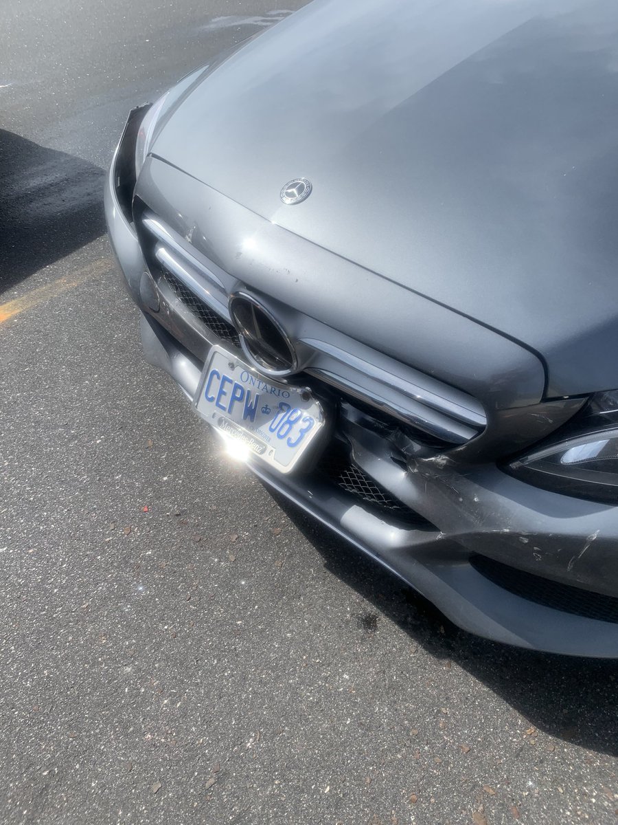 Я всегда верил в фаркоп, хоть и только раз воспользовался для переезда из Виннипега под Торонто.
Сегодня меня в жопу… поцеловали, ибо был в голове цепной аварии из 4-х авто. Протёр тряпочкой и поехал себе. Остальные остались страдать и ждать полицию