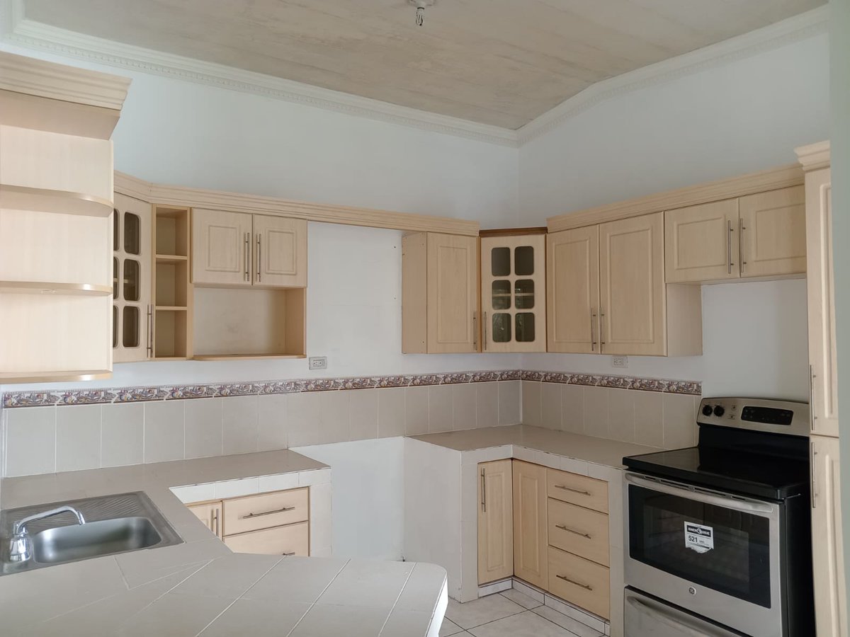 HomeFinder_SV's tweet photo. Home for sale in Residencial Versailles, San Juan Opico. 3 bedrooms 2.5 baths. More photos on https://t.co/3lQZjqNjXt  $178,500 - https://t.co/SRBTs3JdgU
