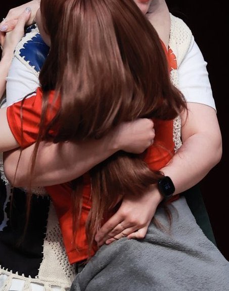 jeongmiDNI's tweet image. Her arms are kinda crazy