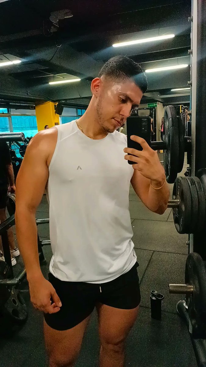 MartinezgCamilo's tweet photo. Bronceado y muy sudado. https://t.co/8z9o6oDboe