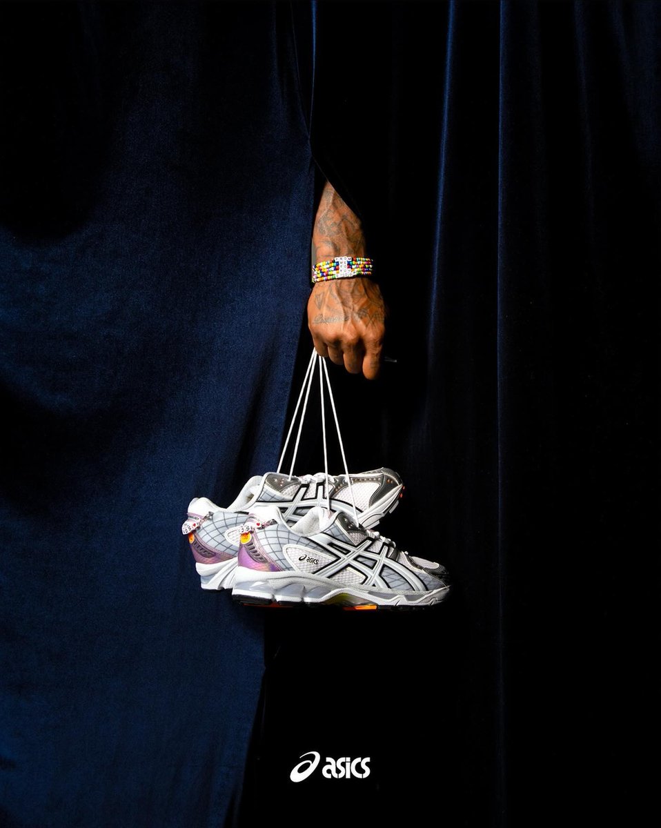 ModernNotoriety's tweet photo. Stefon Diggs unveils his first ASICS sneaker collab 👀 https://t.co/roU68GOCjU