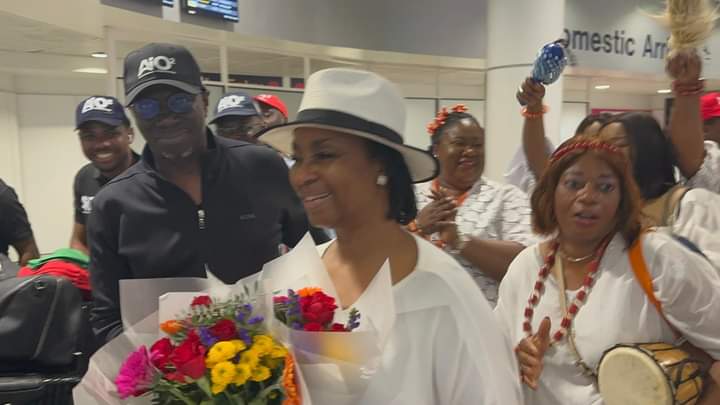 faithcreamzy's tweet photo. Asue and his lovely wife arrived Manchester city in London,to have some conversations with the Edo people in Diaspora,Asue was warmly received by all ,Edolites are happy to see him🤗🤗🤗
Asue is texted and Trusted 👌👌👌
#Votecompetence
#votestability
#VotePDP
#voteAsue2024 https://t.co/7JS4eEMGg2
