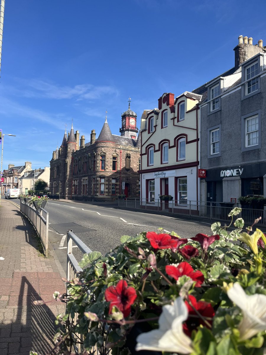 A lovely start to the day in Stornoway. Wonder when we will see the sun again 
#stornoway