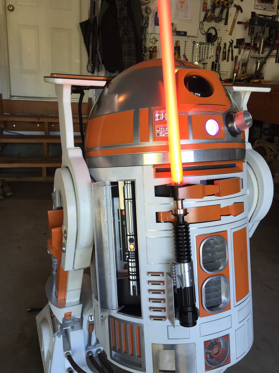 droidR2A2's tweet photo. @BrianHezza @Sonsofobiwan @501stLegion @rebellegion @SaberGuild @SaberGuildInt #SabersOut 
R2-A2 ready to defend https://t.co/bXNP0fhpj4