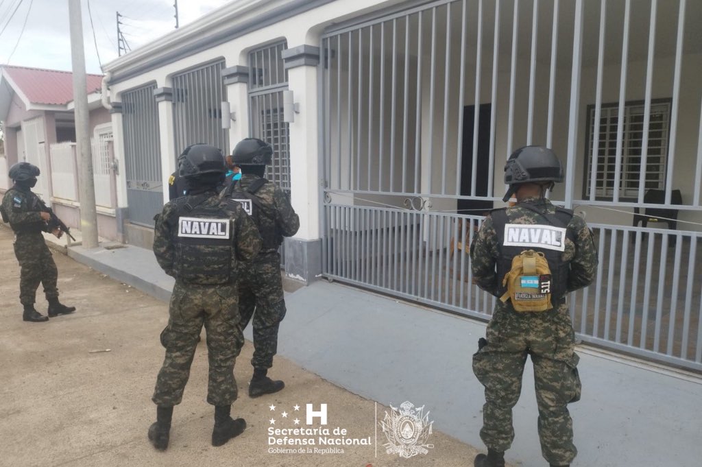 Sedenahn's tweet image. #SoluciónContraElCrimen|| @FFAAHN y la Agencia Técnica de Investigación  Criminal #ATIC del @MP_Honduras, realizan allanamientos en propiedades de estructura  criminal dedicada al tráfico de drogas, en la ciudad de La Ceiba, Atlántida.