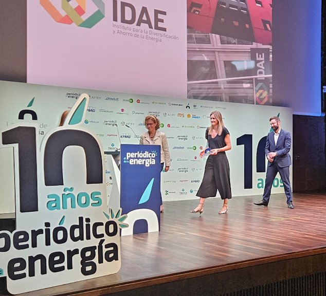 🏆IDAE recibe el Premio Especial del Periódico de la Energía por sus 40 años apoyando la transición energética 

Sara Aagesen y <a href="/j_groizard/">Joan Groizard.</a> han recogido el premio y agradecido al equipo de IDAE su contribución a la transformación del sector

Gracias <a href="/Per_Energia/">El Periódico de la Energía</a> #premiosenergia24