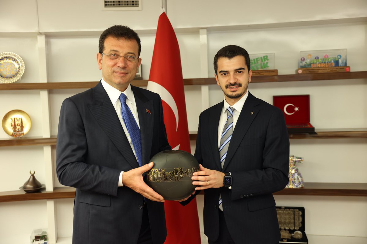 Türkiye Belediyeler Birliği Başkanı Sayın <a href="/ekrem_imamoglu/">Ekrem İmamoğlu</a> ’nu T.C. Çankaya Belediye Başkanı Sayın <a href="/hcanguner/">Hüseyin Can Güner</a> makamında ziyaret ederek başarı dileklerini iletti.