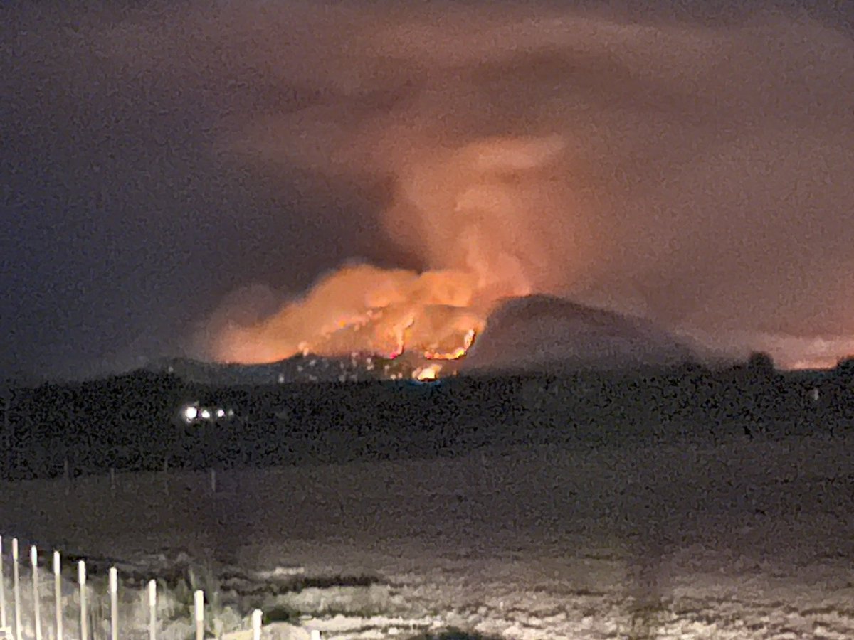FresnoCoFire's tweet photo. #FresnoJuneLightningComplex consists of three large fires in Eastern Fresno County. Current fire update:
#FlashFire Kings Canyon and Cove Rd, 2,180 acres @ 15% containment.
#BoltFire Palomino and Elwood Rd, 4642 acres @ 10% containment.
#HogFire Watts Valley Rd and Hog Mt Rd, 180 acres @ 40% containment.
HWY 180 closed from Cove to Dunlap.
Please check Fresno County Sheriff’s website for the latest evacuation information.