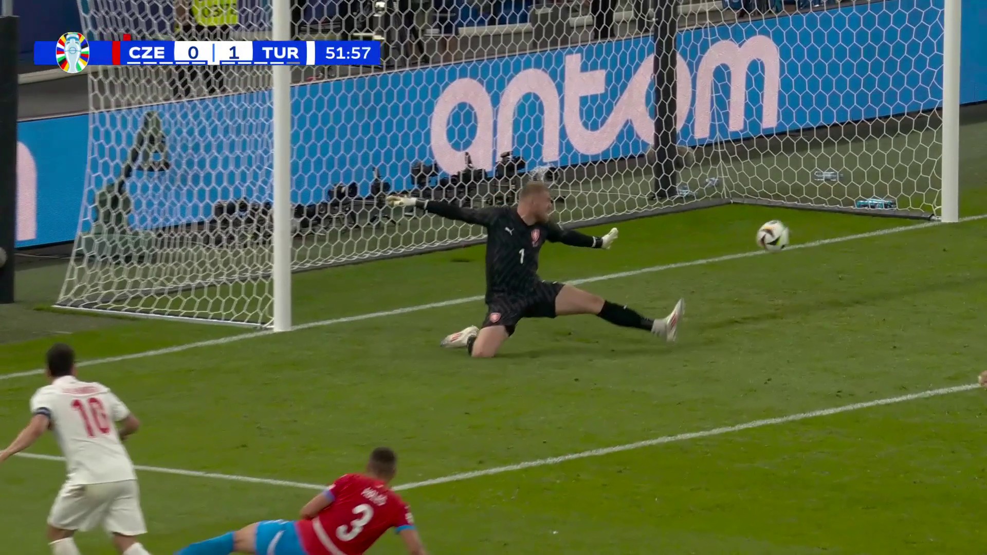 This strike from Türkiye's Hakan Çalhanoğlu was too nice 😮‍💨🇹🇷