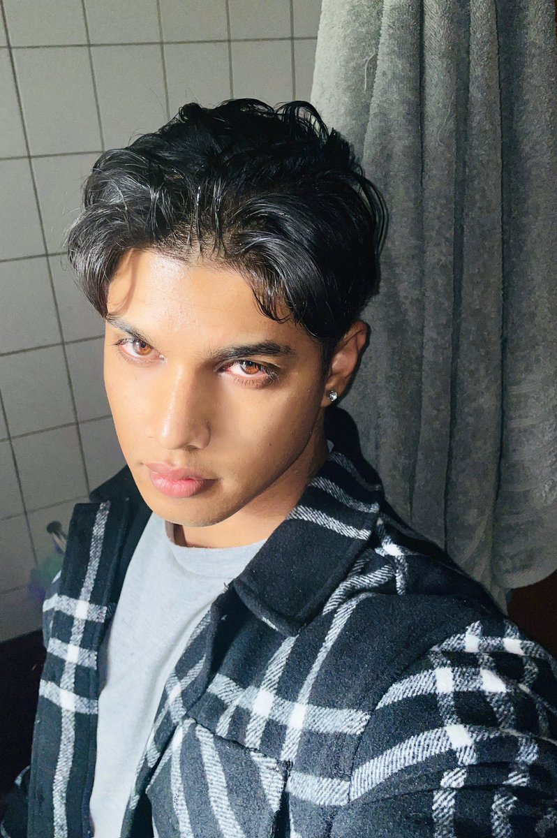 Not superman but I can still see through people 🚶🏻‍♂️