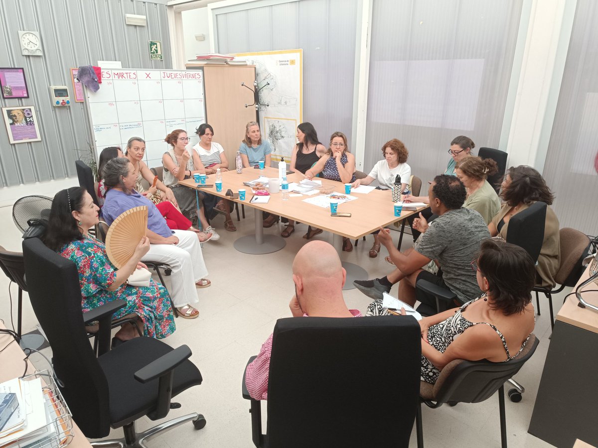 FraudeLey54366's tweet photo. No descansamos 💪
Está tarde hemos planificado nuestras próximas actuaciones.
@jlsanzalcalde #voluntadpolitica para #90 familias
#FijezaYa 
#SevillaesEuropa https://t.co/14IX2WMYol