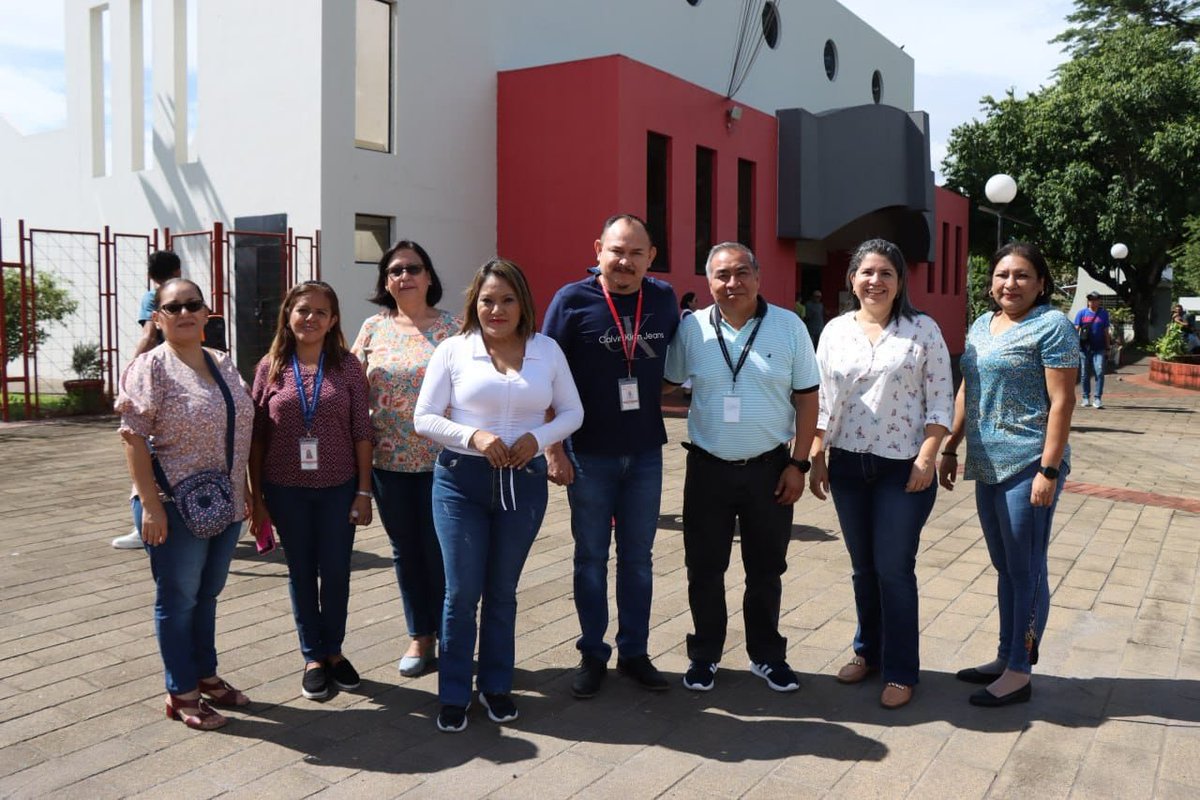 UESoficial's tweet photo. En el marco del Día del Trabajador y Trabajadora Universitarios, se ha denominado: “Jorge Salvador Ubau Barrientos” al Polideportivo Universitario, a iniciativa de la Comisión de Memoria Histórica de #LaUES. 🏟️ https://t.co/iQc5FEXcZQ