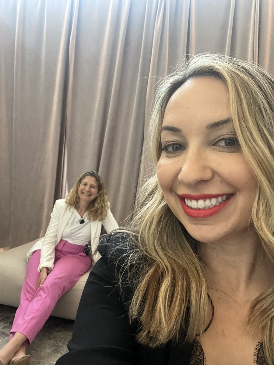 In the green room with <a href="/MarcyCohen/">Marcy Cohen</a>! A very happy reunion at the #Meltwater <a href="/Meltwater/">Meltwater</a> conference 🙌