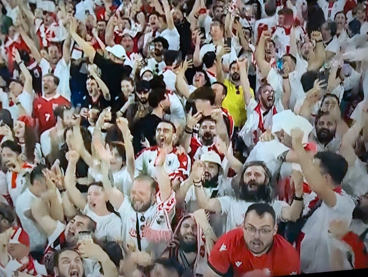 Lazyblinker's tweet photo. @chatabix1 You celebrate that Georgia goal Joe. Go for it lad 👏🏼 https://t.co/lHGCLLgU3P