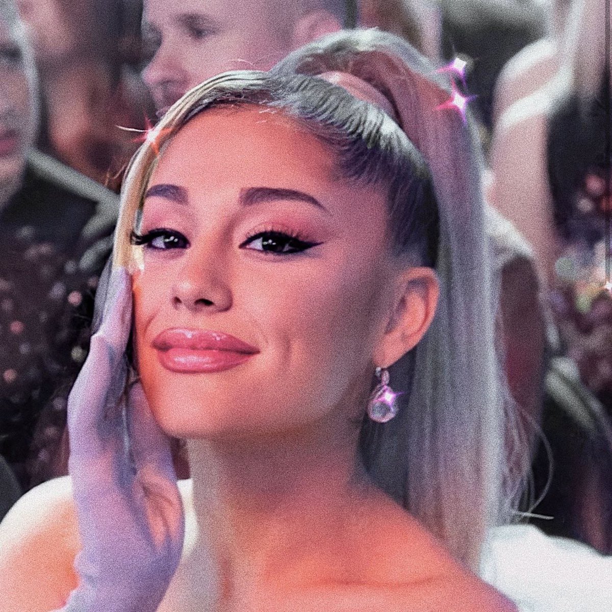 Tanti auguri bellissima🤍
Ascoltando la tua voce sembra di stare in paradiso🤍#HappyBirthdayAriana