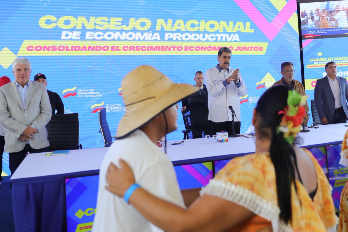 Alfred Nazareth (@luchaalmada) on Twitter photo #Ahora Pdte. <a href="/NicolasMaduro/">Nicolás Maduro</a>: Estamos desde Venezuela denunciando un Golpe de Estado en #Bolivia. Llamamos al pueblo boliviano a defender la democracia.
¡No al facismo!
#26Jun
#NicoTieneElSon #Ahora Pdte. <a href="/NicolasMaduro/">Nicolás Maduro</a>: Estamos desde Venezuela denunciando un Golpe de Estado en #Bolivia. Llamamos al pueblo boliviano a defender la democracia.
¡No al facismo!
#26Jun
#NicoTieneElSon