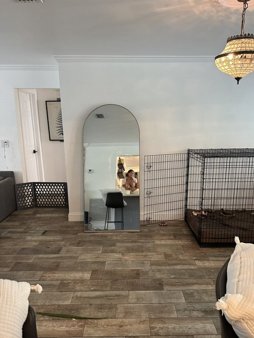 zoom for the nudy i promised u https://t.co/fWM9AiTLaC