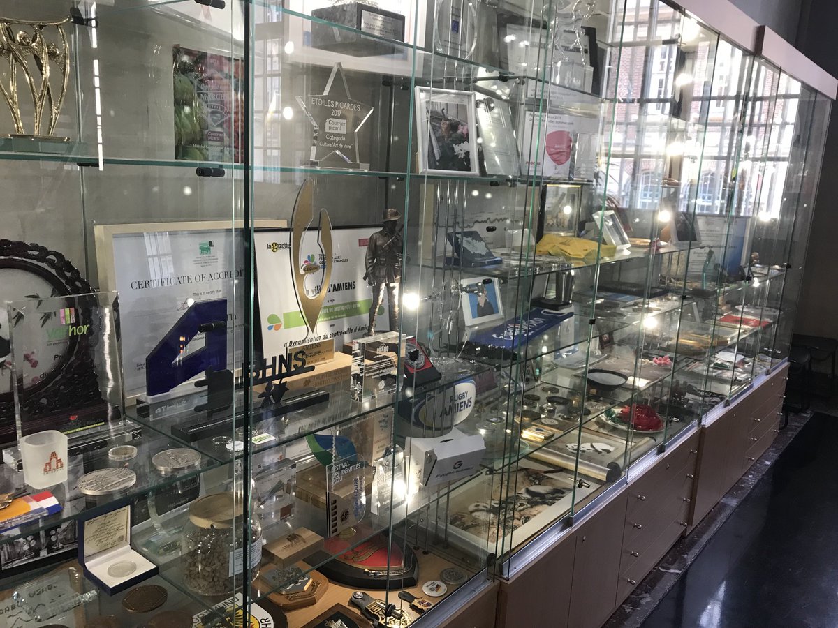Amazing display case in Amiens Hotel de Ville containing gifts exchanged from town twinning events and other moments of international diplomacy. Great to see all this doesn’t just disappear into a cupboard or worse!