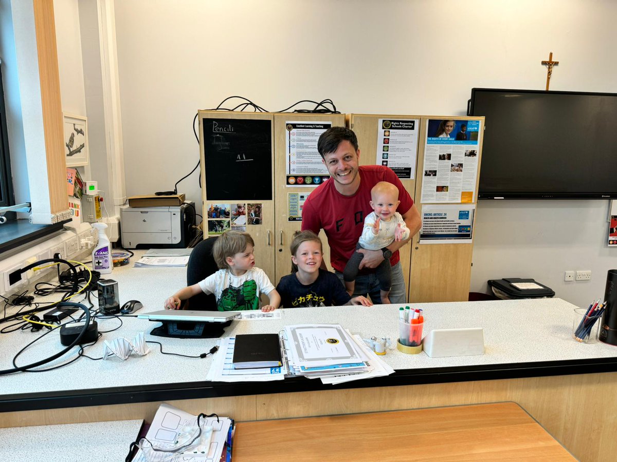 Fantastic night at <a href="/StMatthewsAc/">St Matthew's Academy</a> school show. The whole performance was outstanding - music, singing, acting, lighting, stage crew and costumes. Also managed a tour of 'dad's work' 😂.