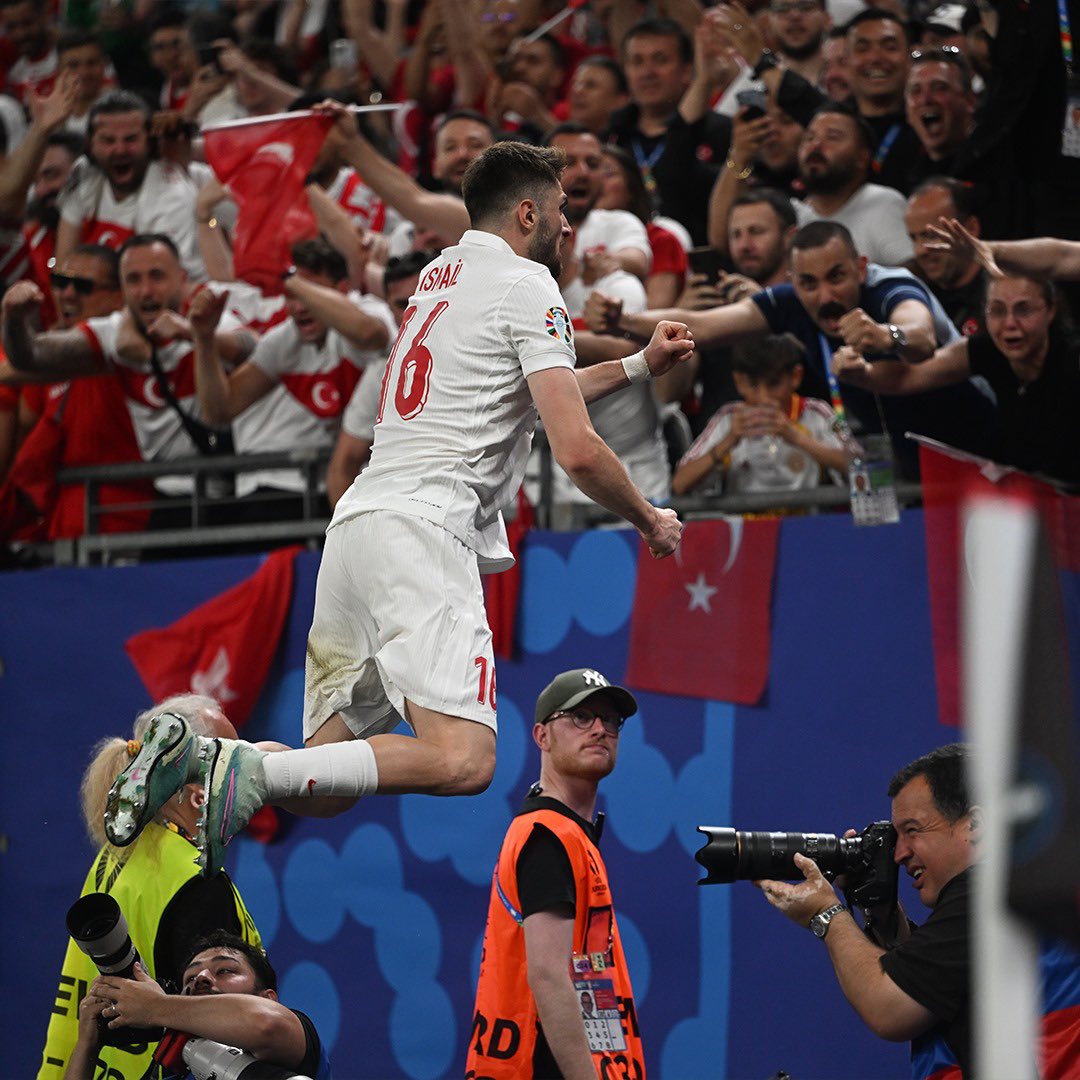 Hayat kısa İsmail uçuyor 😂🇹🇷
#CZEvTUR #BizimÇocuklar