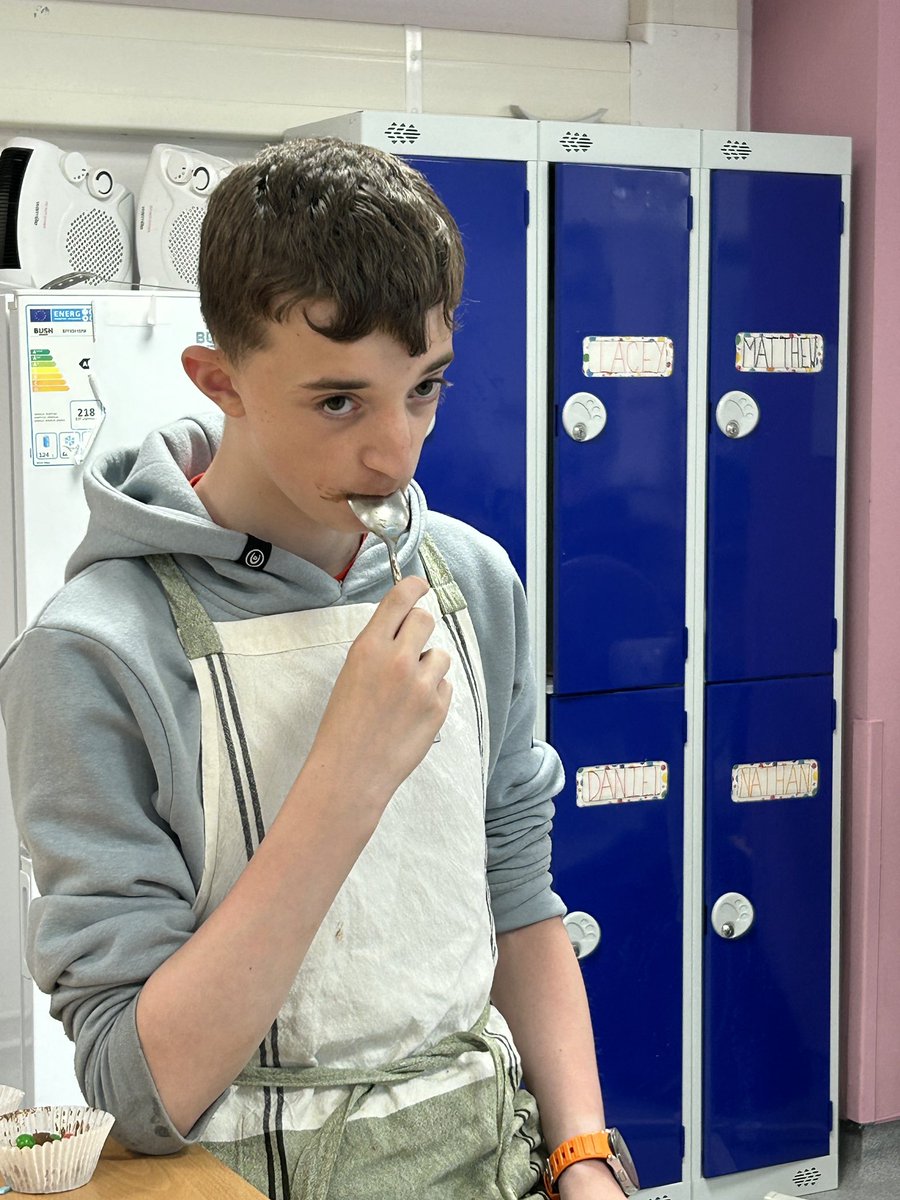Miss Crawford (@lhs_missc) on Twitter photo Great fun and hilarity making top hats and crispy cakes for the <a href="/LarbertHighASC/">LarbertHighASC</a> annual barbecue tomorrow! Licking the bowl and spoons once the job’s complete is the very best bit!! Great work from our fab ASC pupils 🌟 #fabpupils #proudteachers Great fun and hilarity making top hats and crispy cakes for the <a href="/LarbertHighASC/">LarbertHighASC</a> annual barbecue tomorrow! Licking the bowl and spoons once the job’s complete is the very best bit!! Great work from our fab ASC pupils 🌟 #fabpupils #proudteachers