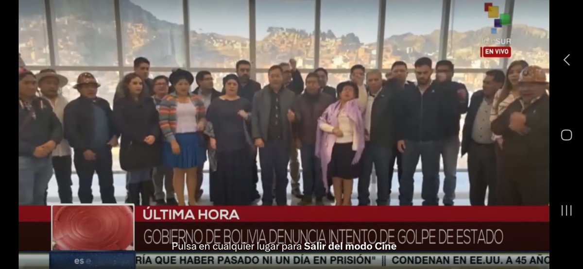 IsabelteleSUR's tweet image. #Now: @LuchoXBolivia repudiates the coup attempt and calls the Bolivian people to defend democracy and the constitution. He is accompanied by his cabinet, as they were meeting when the uprising broke. 
#Bolivia #CoupAttempt
