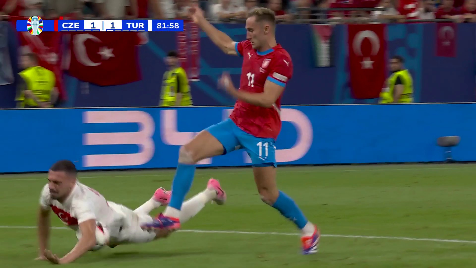 A FOUL IS CALLED ON CZECHIA 😱THE GOAL DOESN'T COUNT BECAUSE A FOUL WAS CALLED
