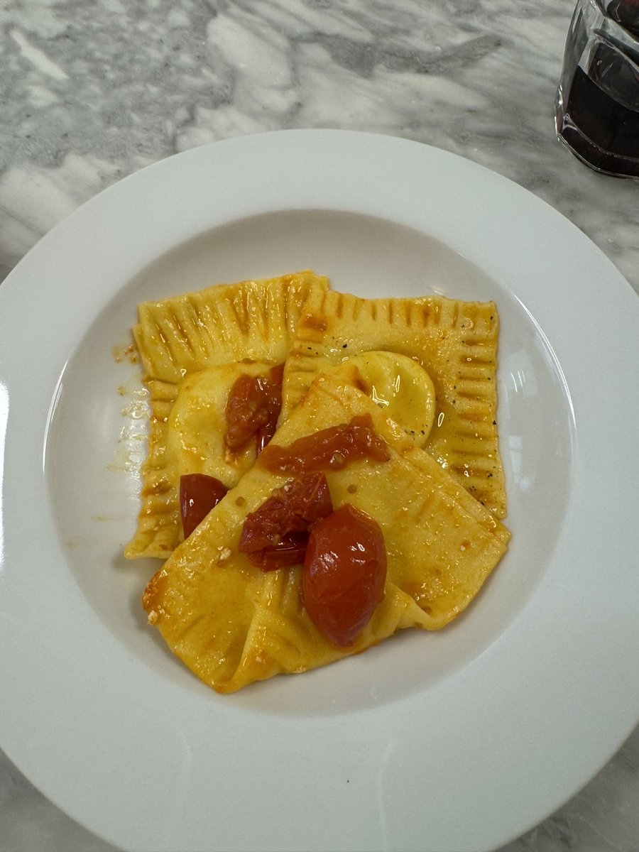 Betty Junod tweet media