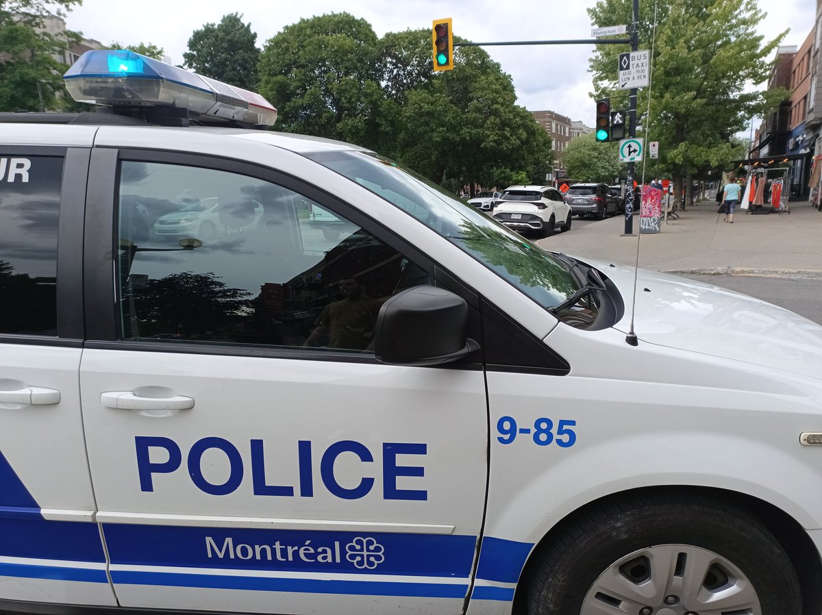 amalapoli's tweet photo. We are in a climate crisis and in no position to leave empty cars idling indefinitely. Let's hold our police to the same standards we wish to see globally!
#Montreal #spvm #MTL #ClimateAction #ClimateCrisis https://t.co/JLFGfxCZ7h