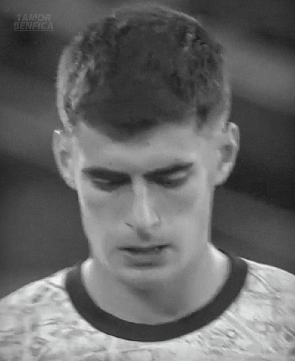 1amorbenfica's tweet photo. Os erros fazem parte do crescimento António , não tens de provar nada a ninguém, nós sabemos da tua qualidade, levantar a cabeça, faz parte ! 🦅❤️ https://t.co/DdzEkpjhvT