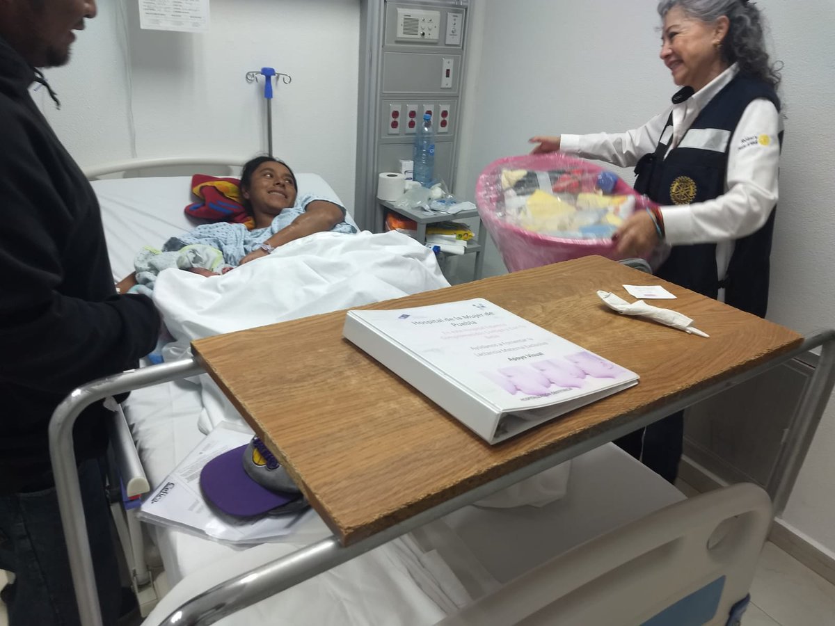 El día de hoy se entregaron 10 tinas equipadas con artículos de recién nacidos a quien más nesecita en el hospital de la mujer Puebla