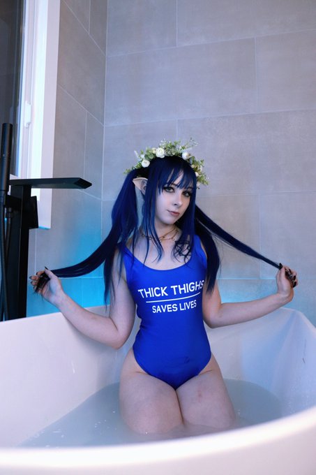 Say hi if you wanna see me without the swimsuit 👀 https://t.co/zjqjyqwINo