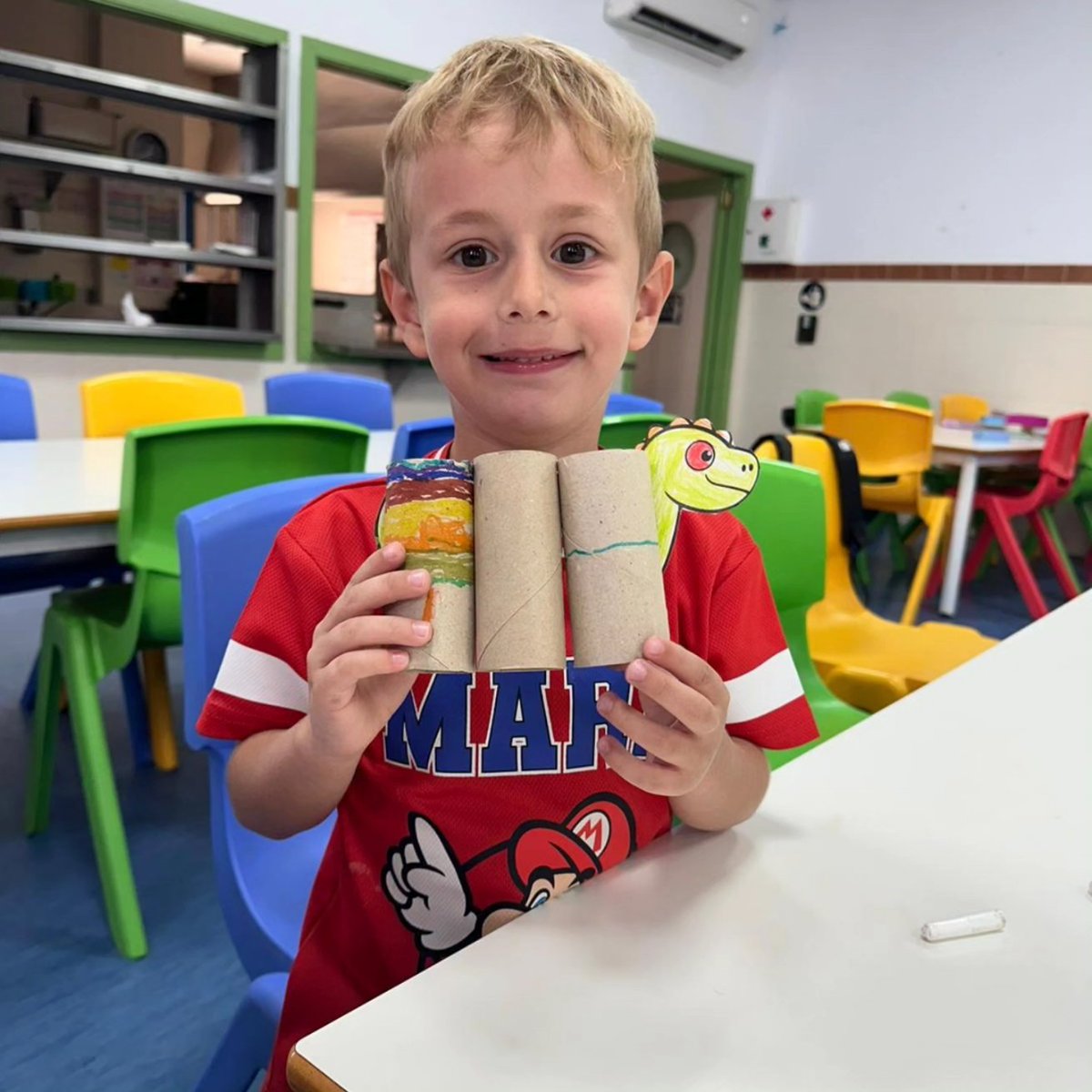 ♻️ Comprometidos con la iniciativa #BasketSOStenible nuestros pequeños han hecho estas manualidades usando materiales reutilizables.

🏀✏️ Sus canastas y lapiceros hechos con cartón han quedado chulísimos.

#BasketSOStenible
#BecasVerdes
#Urbaser
#Valorcesto
<a href="/FAB_Andaluza/">Federación Andaluza de Baloncesto</a>
