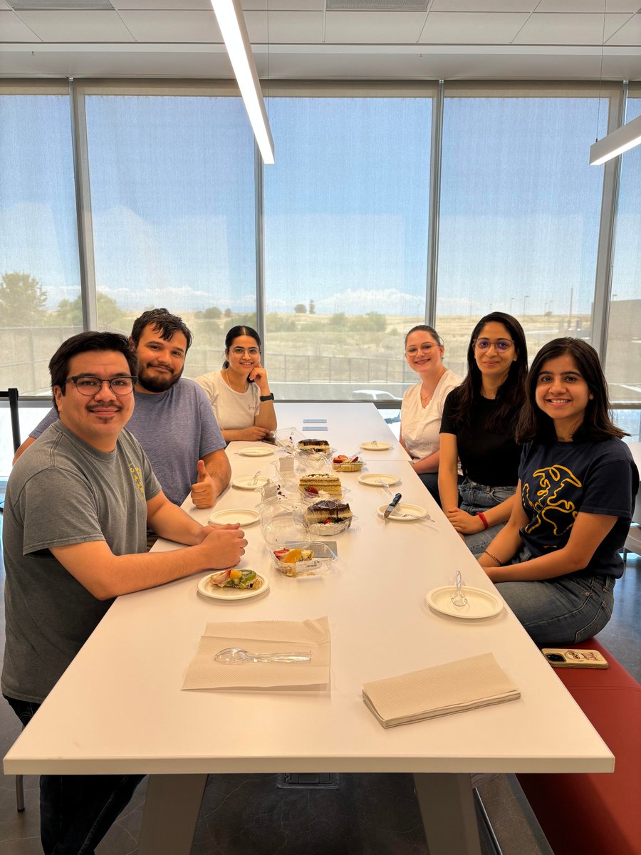 Congrats to @Duran_Arr on his ARCS scholarship! Well-deserved and only the first one of many. Thanks to <a href="/UCMercedGradDiv/">UC Merced Grad Div</a>, <a href="/ucmerced/">UC Merced</a> and <a href="/UCMercedChem/">UCMercedChem</a> for recognizing his great talent.