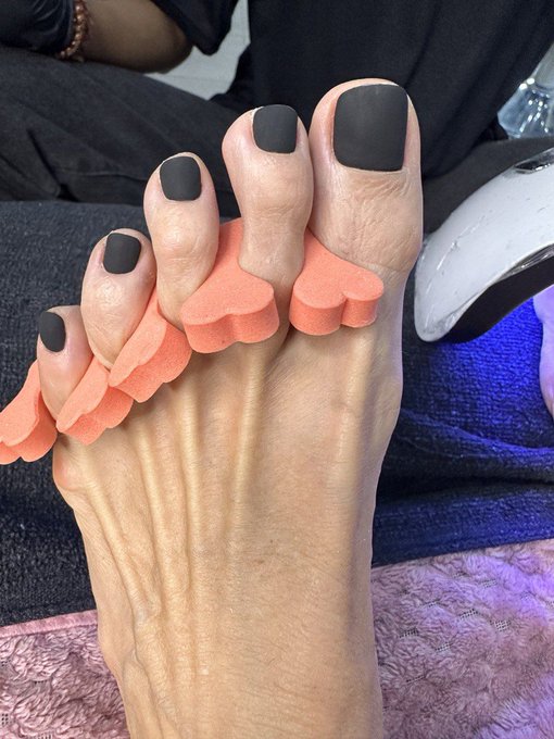 😋Get ready to drool on my dark, mysterious toenails.👣💦 https://t.co/KhlCfUofGn pornstar milf fitness