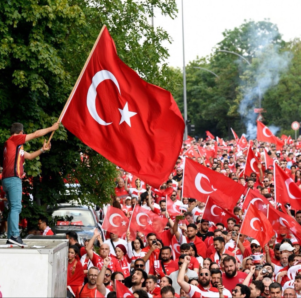 Fener10line's tweet photo. BİR BAŞKADIR BENİM MEMLEKETİM! 🇹🇷🇹🇷🇹🇷 https://t.co/r9NehkbffU