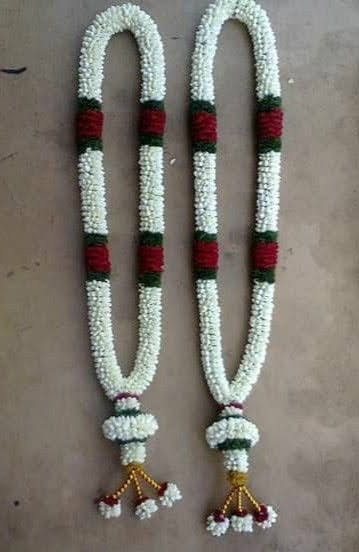 GetFlowersDaily's tweet photo. 🌸💍 Add timeless elegance to your wedding with our fresh jasmine garlands! Handcrafted and fragrant, these garlands symbolize purity and love. 🌼✨ 
🌐 Visit our website: [https://t.co/EIwtKAa4in]
#BangaloreBrides #JasmineGarlands #FreshFlowers #WeddingFlowers #IndianWeddings https://t.co/vQ32IQUzCN