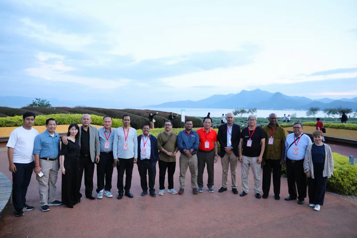 MekongFrequency's tweet photo. As a major event during the ongoing 5th Lancang-Mekong Audiovisual Week (#LMAW), the trip to explore “Beautiful China — A Many-Splendored Yunnan Life” took place in central Yunnan’s cities of Kunming and Yuxi from June 17 to 19. https://t.co/vz0sxMDhM4