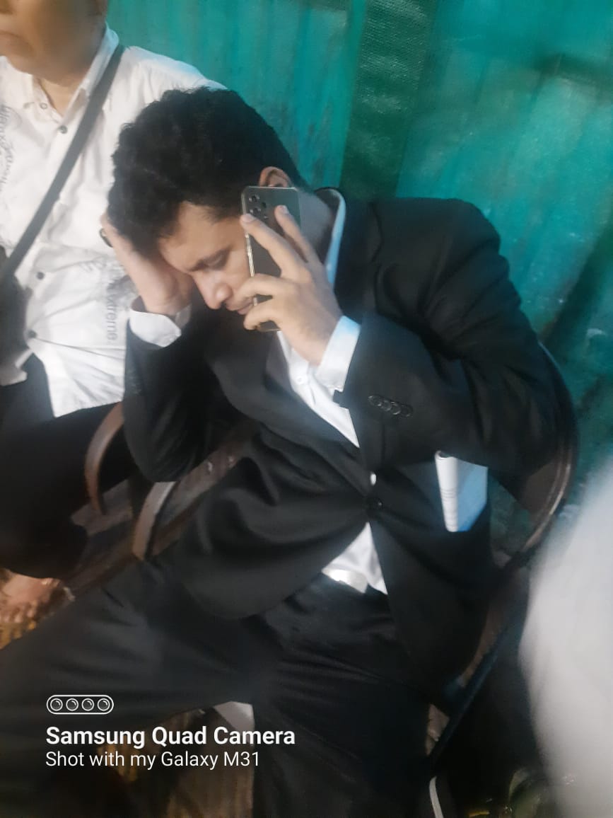 Petition_Group's tweet photo. Adv.Kapil Soni is on indefinite fast (without food/water) at the entrance of @mybmc DMC(Zone VII) Office sincec noon of 26.6.2024. His long pending civic grievances have been unredressed. Shame on the DMC. Mun.Commr. #Gagrani pl. initiate stringent action against her. @TOIMumbai https://t.co/kU8kaUVtJK