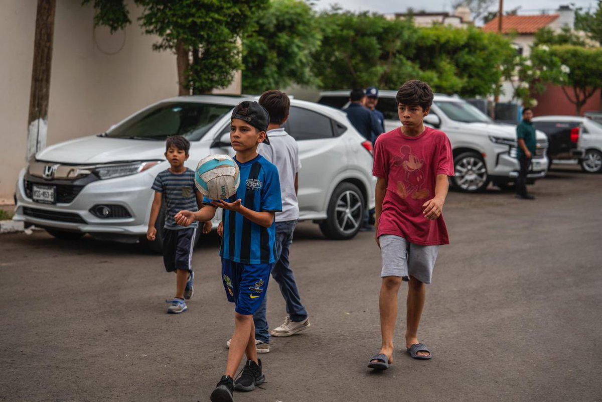 _jlanderos's tweet photo. Reencarpetamos las calles de los fraccionamientos Las Fuentes y San Miguel en Guamúchil. Son #ObrasConSentidoSocial que demuestra el compromiso social del gobernador @rochamoya_ con el bienestar de las familias. https://t.co/MqO00lN0LZ
