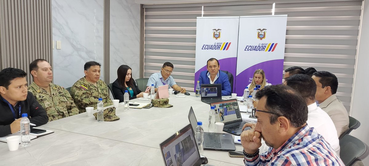 loayza_feijoo's tweet photo. [HOY] Participamos, de la VI Comisión Ejecutiva provincial, en la @GoberElOro, junto al Sr. Gobernador, compartimos avances en compromisos asumidos por educación frente a necesidades de la población, coordinamos con Instituciones gubernamentales en beneficio de la ciudadanía. https://t.co/fHngJZZgqV